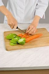 Приготовление блюда по рецепту - Зеленые помидоры с морковью и чесноком. Шаг 2